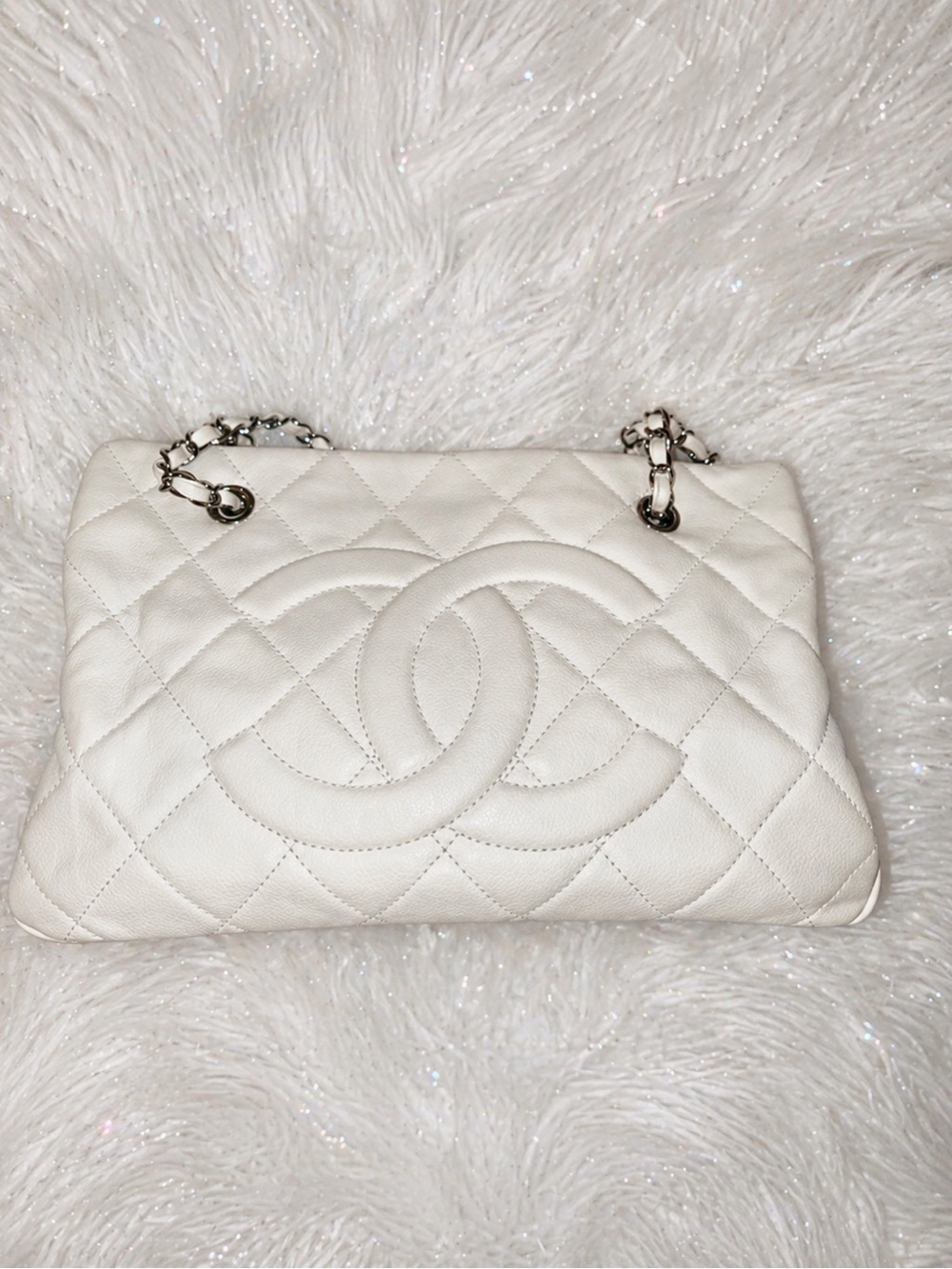 CHANEL CC LOGO WHITE QUILTED LEATHER SHOULDER BAG SILVER CHAIN STRAP $1999